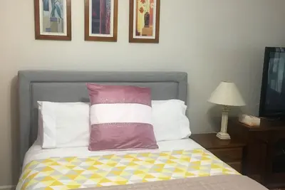 Image de Private Self Contain studio in the heart of St Marys