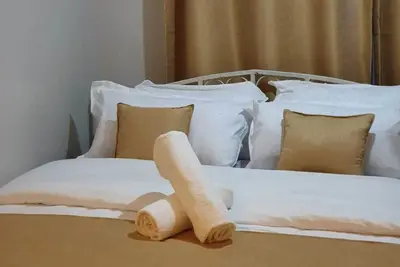 Image de Cozy condo with a rooftop airport view
