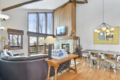 Image de Walk to Skiing at Deer Valley, Private Hot Tub, Wood Burning Fireplace, Mountain Views