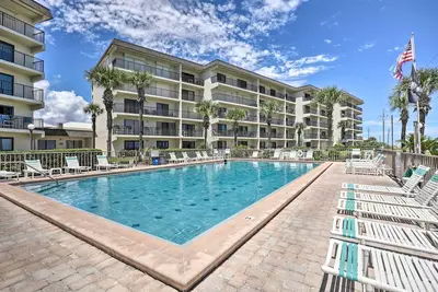 Image de Ormond Beach Condo w/ Balcony & Views