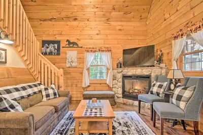 Image de Rustic Rothbury Cabin w\/ Resort Amenity Access!