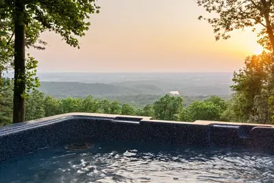 Image de Cottage w\/ Hot Tub and 100-Mile Valley Views!