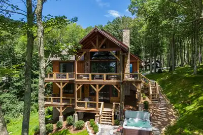 Image de Blue Ridge View at Eagles Nest - Hot tub, pool table, firepit, views, pet friendly!