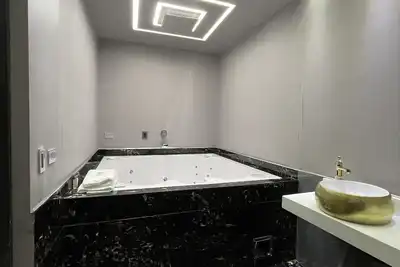 Image de Extraordinary 3 bedrooms, jacuzzi and balcony