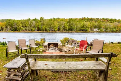 Image de Beautiful waterfront home with hot tub & firepit - right on the river's edge
