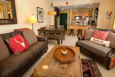 Image de Spacious, Mountain Chic, Close to Ski Lift 1 bedroom