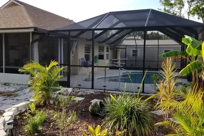 Image de Quiet neighborhood close to amenities/6 miles from beach with private pool