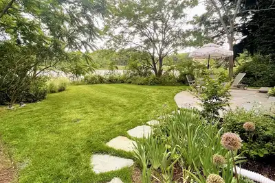 Image de Private Coastal Two Bedroom Cottage on the Water