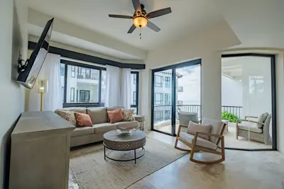 Deluxe Ocean View Suites D3- Pool/Jacuzzi/heart of Town