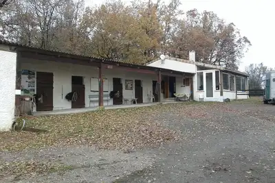 Image de Maison dans un cadre champêtre avec à proximité des chevaux