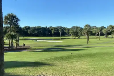 Image de Golf views on 4th tee box. Close drive to beach. Clean linens provided for fee.