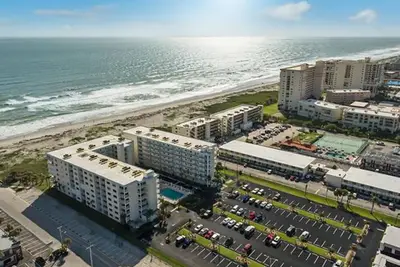 Image de Sandcastles - A Lovely 2 Bedroom Condo Ocean View balcony Southern exposure!