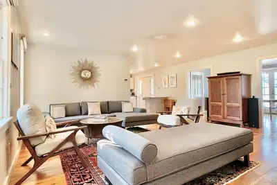 Image de Historic Shoreline Home minutes to Stonington Village and Mystic!