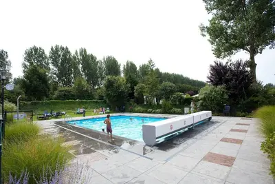 Image de Chalet avec cheminée dans un parc de vacances