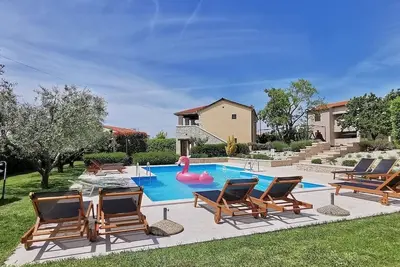 Image de Maison de vacances avec piscine à Bale