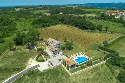 Image de Maison de campagne avec piscine & vue de rêve