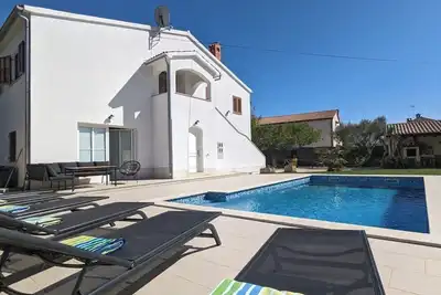 Image de Maison de vacances avec piscine à Bale
