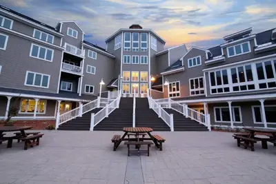 Image de Enjoy snowball fights or romantic nights in a 1bd vacation apartment