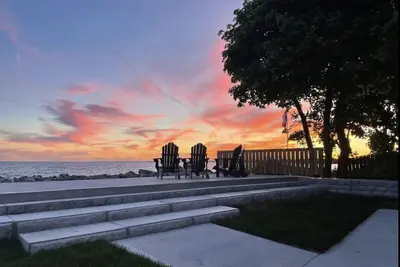 Image de Erie Shores Lakehouse! · Sunsets N Hot Tub