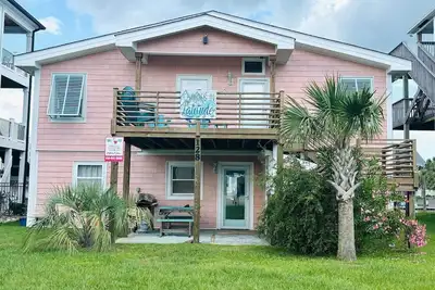 Image de Changes In Latitude - Pet Friendly Canal Home.