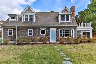 Image de Beautiful and Spacious, Sleeps 10 and a Quick Walk to Chatham's popular Harding's Beach!