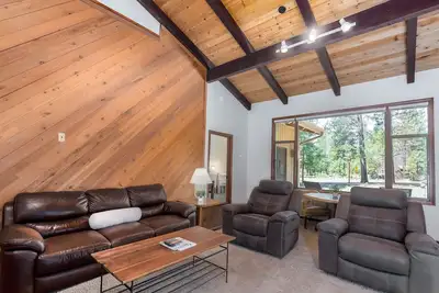 Image de Lost03 - Quintessential Sunriver Tome, 2 Ensuites, Hot Tub, Wood Fireplace