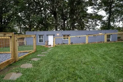 Image de Container Home w/ a Fenced Yard