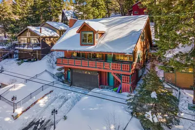 Image de Roomy 3 Story Mountain Family Retreat by the Lake and near Ski Resort