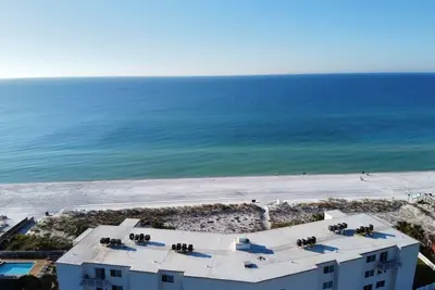 Image de Av33 - Lovely Oceanfront 2-Bedroom Condo with Pool