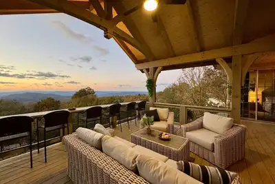 Image de Amazing View ~5000ft, Golf Club 5 min, Sauna, Hot Tub, Wi-Fi, Game Room, Bonfire