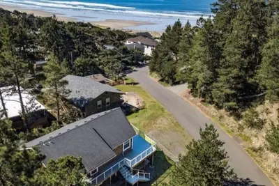 Image de Mca 4044 Partial ocean views from living room and the large wraparound deck.