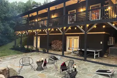 Image de The Outpost, on Little Pisgah Mountain - a Secluded Modern Cabin Oasis