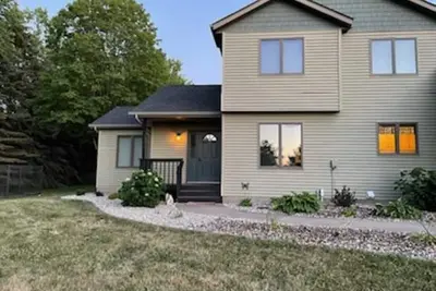Image de Spacious, modern lake-front vacation home\/ scrapbooking\/quilting retreat