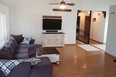 Image de Spacious 4 bedroom3 bathroom home Great for Families or Co-workers sharing space