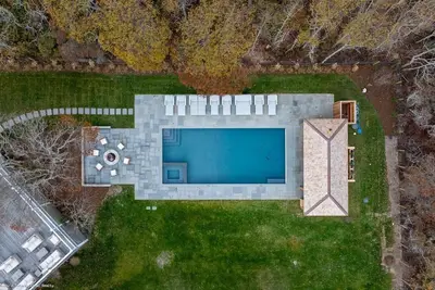 Image de Newly Renovated Serene Retreat with Pool & Spacious Yard  in Tom Nevers