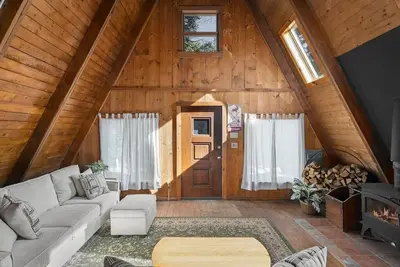 Image de A-Frame Home, 2mi from Mt. Snow w\/Wood Burning Stove