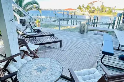 Image de Bungalow studio on the water w/ Kayak, dock, private deck, tennis & pickle ball!