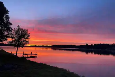 Image de First time offered! Fresh renovated home on all sports, excellent fishing lake