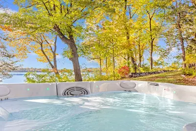 Image de Beachfront Lake Home with new Jacuzzi hot tub, 15 min to Taylors Falls