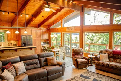 Image de Luxury Lodge nestled in the Sierras.
