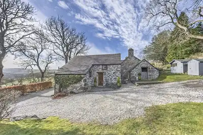 Image de Beautiful 16th Century Ty Cerrig Cottage -set in stunning grounds with great vie