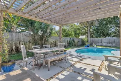 Image de Gorgeous Pool Home - 5 min walk to Jax Beach!
