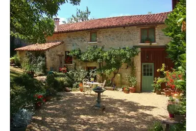 Image de 'The Barn', A large 4 person gite with pool, in a quiet and restful location