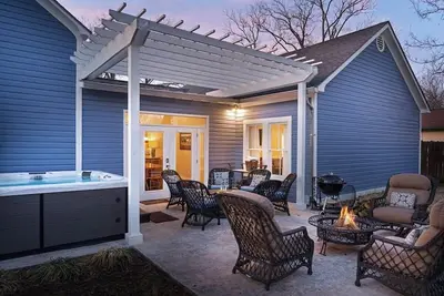 Image de Vino Vida, large hot tub, pet-friendly, sleeps 10!