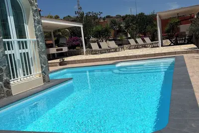 Image de Macken House with heated pool and jacuzzi