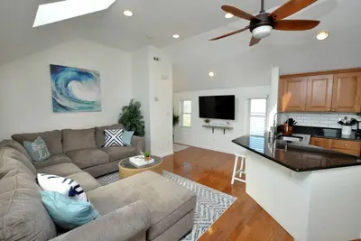 Image de Beautifully renovated 2 Br, 2 Br Open Floor Plan, Perfect Location!