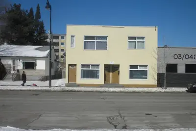 Image de Spacious 4 bedroom apartment, fenced back yard, winter on property parking