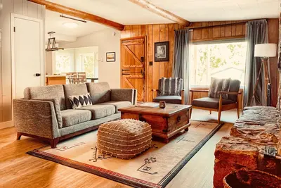 Image de ❤️ of Dwntn 3bd\/2ba cozy cabin-style W\/fireplace Ski\/hike\/climb\/Hot Springs