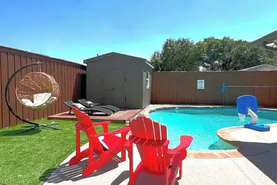 Image de Family & Large Group - Backyard Heaven, Game room, Mini Golf, Private Pool