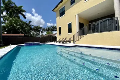 Image de Beach Vacation Villa with pool